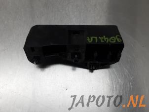 Używane Wspornik zderzaka lewy tyl Suzuki Swift (ZA/ZC/ZD) 1.2 16V Cena € 12,95 Procedura marży oferowane przez Japoto Parts B.V.