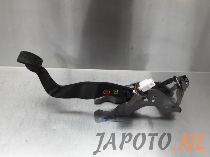 Brake pedal from a Suzuki Swift (ZA/ZC/ZD) 1.2 16V 2011