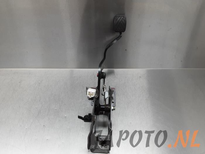 Brake pedal from a Suzuki Swift (ZA/ZC/ZD) 1.2 16V 2011