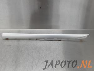 Usagé Bande décorative de tableau de bord Suzuki Swift (ZA/ZC/ZD) 1.2 16V Prix € 24,95 Règlement à la marge proposé par Japoto Parts B.V.