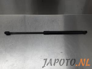 Usados Amortiguador de gas derecha detrás Suzuki Swift (ZA/ZC/ZD) 1.2 16V Precio € 14,95 Norma de margen ofrecido por Japoto Parts B.V.