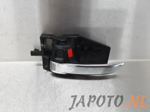 Używane Uchwyt drzwi lewych wersja 2-drzwiowa Suzuki Swift (ZA/ZC/ZD) 1.2 16V Cena € 14,95 Procedura marży oferowane przez Japoto Parts B.V.
