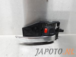 Usados Manija de puerta de 2 puertas derecha Suzuki Swift (ZA/ZC/ZD) 1.2 16V Precio € 14,95 Norma de margen ofrecido por Japoto Parts B.V.