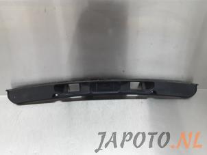 Usagé Poignée hayon Suzuki Swift (ZA/ZC/ZD) 1.2 16V Prix € 29,95 Règlement à la marge proposé par Japoto Parts B.V.