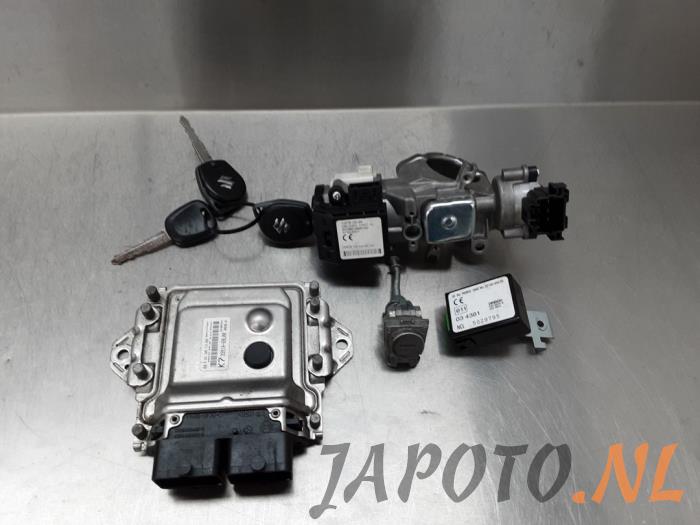 Ignition lock + computer from a Suzuki Swift (ZA/ZC/ZD) 1.2 16V 2011