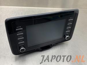 Usados Unidad de control multimedia Toyota Yaris IV (P21/PA1/PH1) 1.5 12V Hybrid Precio € 750,00 Norma de margen ofrecido por Japoto Parts B.V.