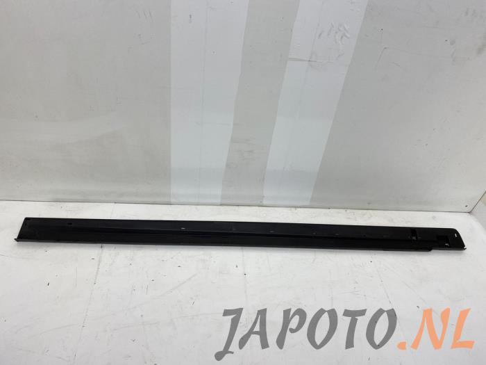 Side skirt, right from a Mitsubishi Space Star (A0) 1.0 12V 2015
