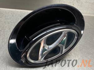 Used Tailgate handle Hyundai i20 1.2i 16V Price € 24,99 Margin scheme offered by Japoto Parts B.V.