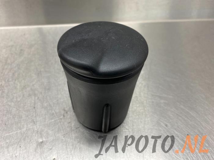 Front ashtray from a Toyota Auris Touring Sports (E18) 1.8 16V Hybrid 2018