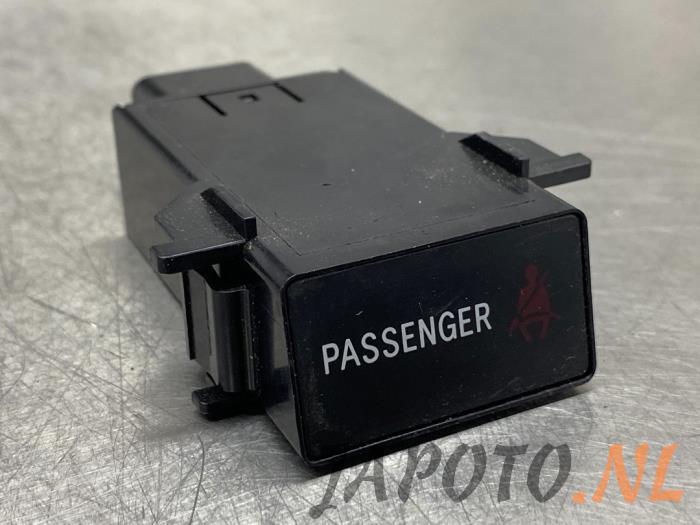 Używane Modul kontrolek Lexus SC 430 4.3i 32V VVT-i Cena € 15,70 Procedura marży oferowane przez Japoto Parts B.V.