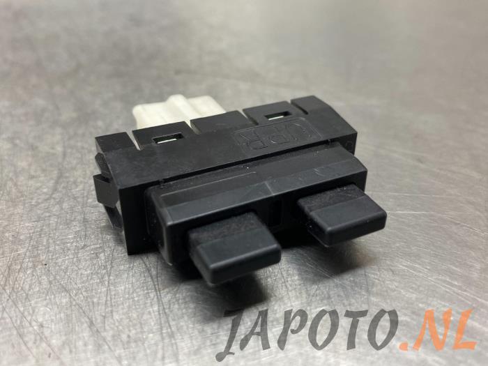 Usagé Commodo Lexus SC 430 4.3i 32V VVT-i Prix € 15,70 Règlement à la marge proposé par Japoto Parts B.V.