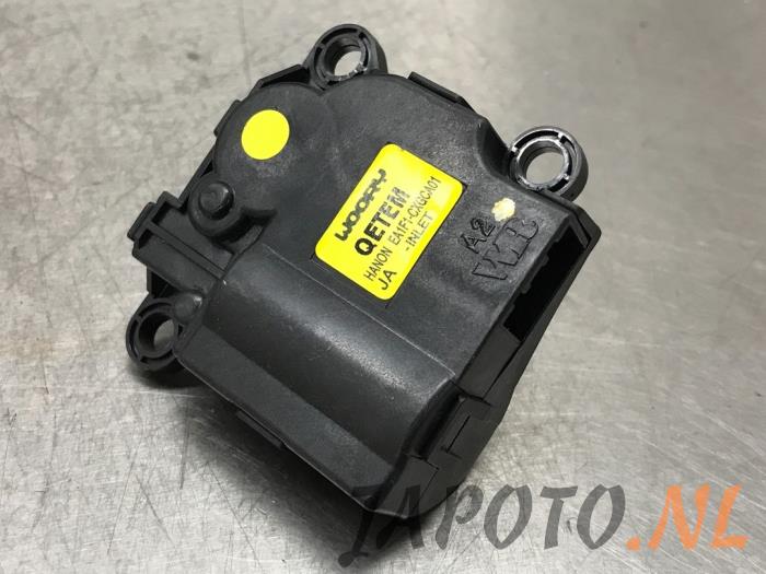 Heater valve motor from a Kia Picanto (JA) 1.0 T-GDI 12V 2021