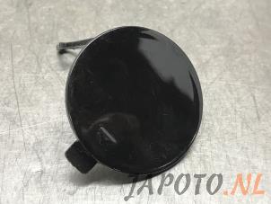 Usados Cubierta anillo de remolque delante Kia Picanto (JA) 1.0 T-GDI 12V Precio € 21,72 IVA incluido ofrecido por Japoto Parts B.V.