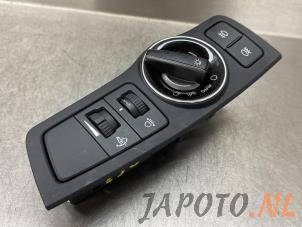Usados Interruptor de luz Hyundai i40 CW (VFC) 2.0 GDI 16V Precio € 49,95 Norma de margen ofrecido por Japoto Parts B.V.