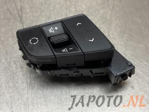 Używane Kierownica multifunkcyjna Hyundai i40 CW (VFC) 2.0 GDI 16V Cena € 29,95 Procedura marży oferowane przez Japoto Parts B.V.