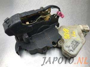 Usagé Serrure avant gauche Subaru Impreza II Plus (GG) 2.0 16V TS,GX 4x4 Prix € 39,95 Règlement à la marge proposé par Japoto Parts B.V.