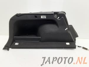 Usados Tapizado de maletero izquierda Hyundai i40 CW (VFC) 2.0 GDI 16V Precio € 124,99 Norma de margen ofrecido por Japoto Parts B.V.