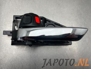 Usagé Poignée de porte arrière gauche Suzuki Baleno 1.0 Booster Jet Turbo 12V Prix € 14,99 Règlement à la marge proposé par Japoto Parts B.V.