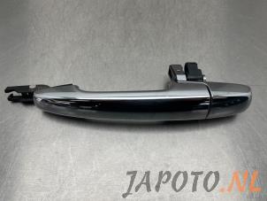 Usagé Poignée de porte arrière gauche Suzuki Baleno 1.0 Booster Jet Turbo 12V Prix € 29,99 Règlement à la marge proposé par Japoto Parts B.V.