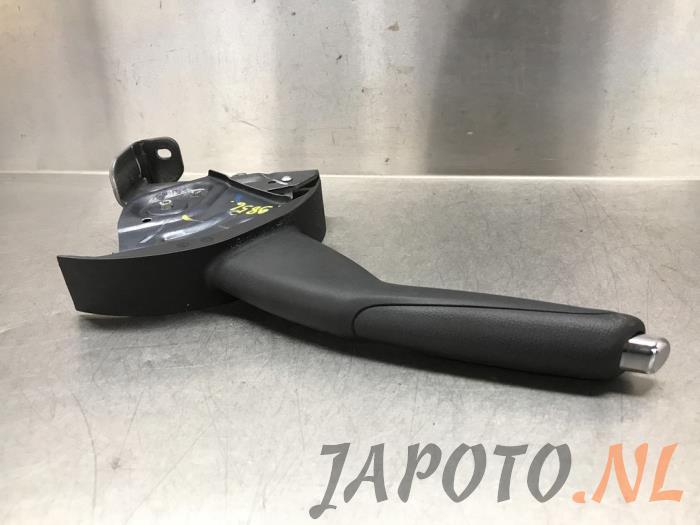 Palanca de freno de mano de un Suzuki Baleno 1.0 Booster Jet Turbo 12V 2017