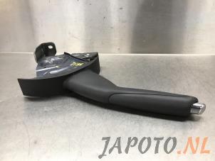Usados Palanca de freno de mano Suzuki Baleno 1.0 Booster Jet Turbo 12V Precio € 24,95 Norma de margen ofrecido por Japoto Parts B.V.
