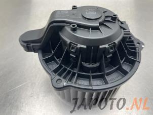 Usados Motor de ventilador de calefactor Kia Sportage (SL) 1.6 GDI 16V 4x2 Precio € 44,95 Norma de margen ofrecido por Japoto Parts B.V.