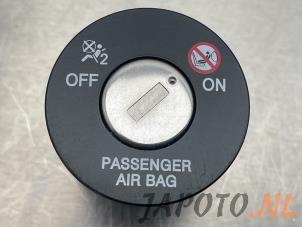 Used Airbag switch Kia Sportage (SL) 1.6 GDI 16V 4x2 Price € 7,95 Margin scheme offered by Japoto Parts B.V.