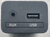 AUX / USB-Anschluss van een Kia Sportage (SL), 2010 / 2016 1.6 GDI 16V 4x2, Jeep/SUV, Benzin, 1.591cc, 99kW (135pk), FWD, G4FD, 2010-06 / 2015-12, SLSF5P21; SLSF5P31 2014