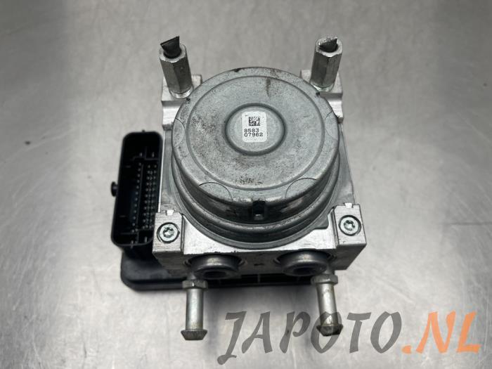 Begagnade ABS-pump Suzuki Baleno (EW/FW) 1.0 Booster Jet Turbo 12V Pris € 157,49 Marginaltabell erbjuds av Japoto Parts B.V.