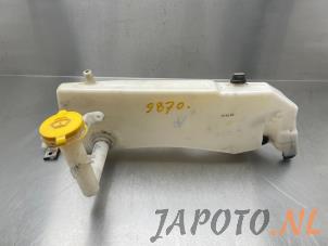 Used Front windscreen washer reservoir Isuzu D-Max (TFR/TFS) 2.5 D Twin Turbo Price € 60,44 Inclusive VAT offered by Japoto Parts B.V.
