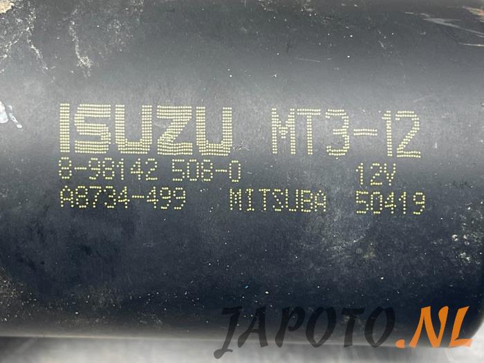 Front wiper motor from a Isuzu D-Max (TFR/TFS) 2.5 D Twin Turbo 2016
