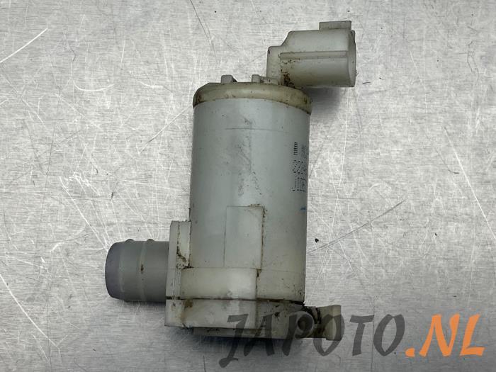 Używane Pompa spryskiwacza przód Isuzu D-Max (TFR/TFS) 2.5 D Twin Turbo Cena € 31,70 Z VAT oferowane przez Japoto Parts B.V.