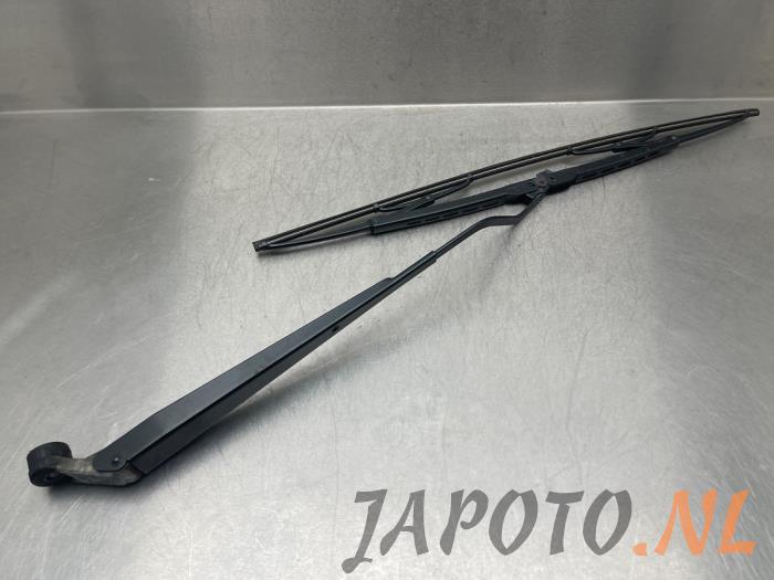 Front wiper arm from a Suzuki Swift (ZA/ZC/ZD1/2/3/9) 1.3 VVT 16V 2008