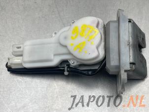 Usados Mecanismo de cierre del portón trasero Suzuki Swift (ZA/ZC/ZD1/2/3/9) 1.3 VVT 16V Precio € 49,95 Norma de margen ofrecido por Japoto Parts B.V.