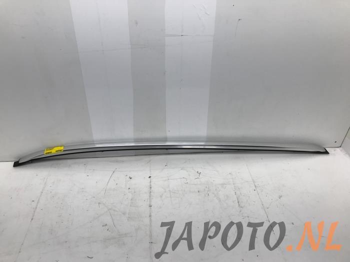 Raíl de techo izquierda de un Suzuki Vitara (LY/MY) 1.4 Booster Jet Turbo 16V SHVS AllGrip 2021