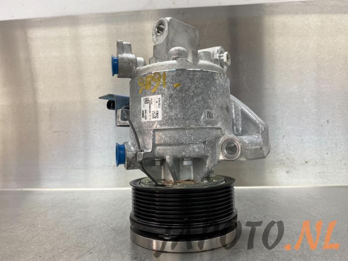 Air conditioning pump from a Suzuki Vitara (LY/MY) 1.4 Booster Jet Turbo 16V SHVS AllGrip 2021