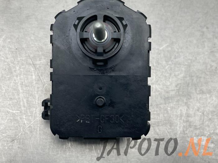 Używane Silnik reflektora Suzuki Vitara (LY/MY) 1.4 Booster Jet Turbo 16V SHVS AllGrip Cena € 52,45 Procedura marży oferowane przez Japoto Parts B.V.