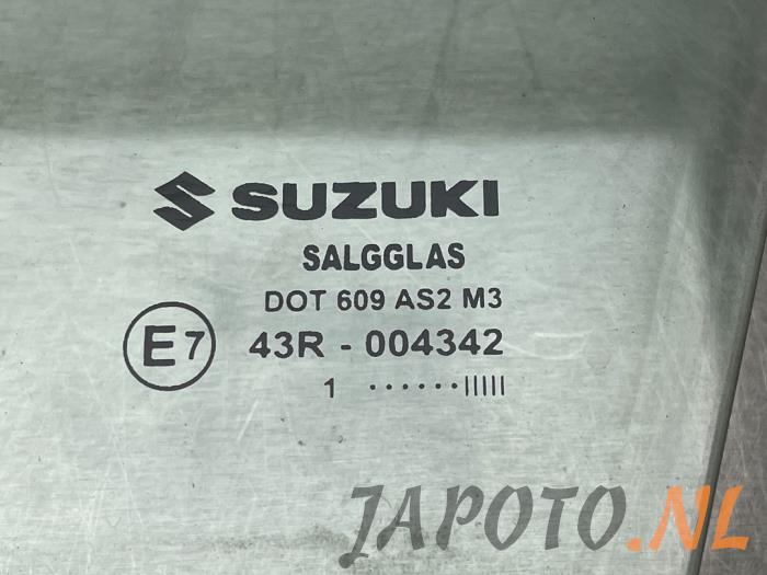 Türscheibe 4-türig links vorne van een Suzuki Vitara (LY/MY) 1.4 Booster Jet Turbo 16V SHVS AllGrip 2021