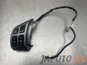 Used Steering wheel mounted radio control Suzuki SX4 (EY/GY) 1.6 16V VVT Comfort,Exclusive Autom. Price € 34,95 Margin scheme offered by Japoto Parts B.V.