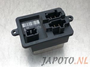 Używane Opornik nagrzewnicy Nissan Micra (K14) 0.9 IG-T 12V Cena € 34,95 Procedura marży oferowane przez Japoto Parts B.V.