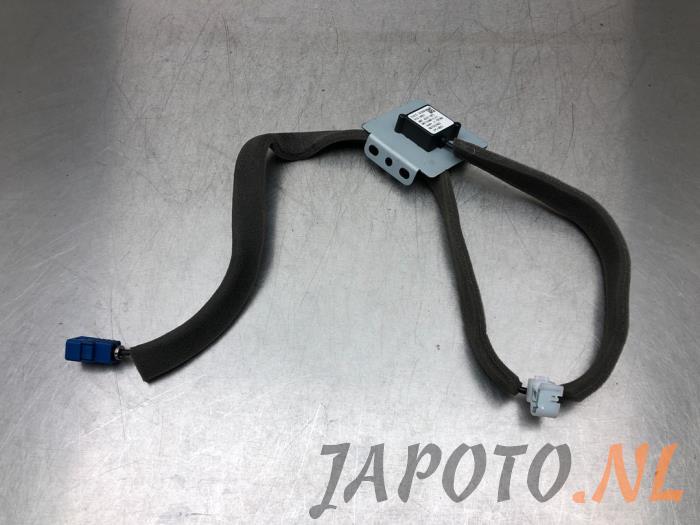 Używane Antena GPS Nissan Micra (K14) 0.9 IG-T 12V Cena € 78,74 Procedura marży oferowane przez Japoto Parts B.V.