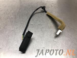 Usados Interruptor del portón trasero Nissan Micra (K14) 0.9 IG-T 12V Precio € 29,95 Norma de margen ofrecido por Japoto Parts B.V.