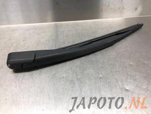 Used Rear wiper arm Hyundai iX35 (LM) 1.6 GDI 16V Price € 19,95 Margin scheme offered by Japoto Parts B.V.