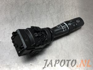 Używane Przelacznik wycieraczki Kia Sportage (SL) 1.6 GDI 16V 4x2 Cena € 34,99 Procedura marży oferowane przez Japoto Parts B.V.