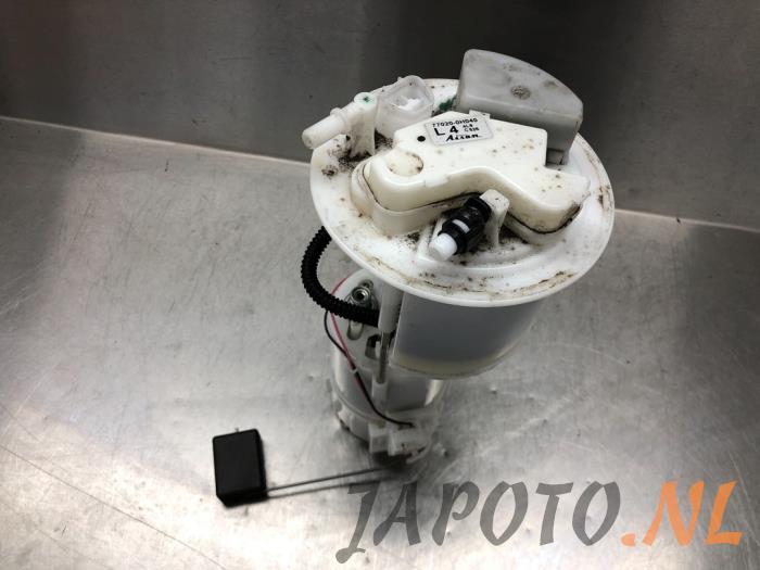 Petrol pump from a Toyota Aygo (B40) 1.0 12V VVT-i 2015