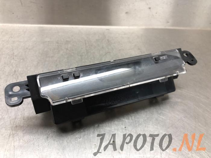 Używane Zegar Subaru Forester (SG) 2.0 16V X Cena € 15,70 Procedura marży oferowane przez Japoto Parts B.V.
