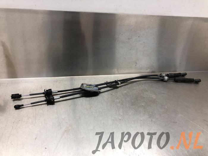 Gearbox shift cable from a Toyota Aygo (B40) 1.0 12V VVT-i 2015