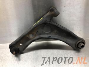 Usagé Bras de suspension bas avant gauche Toyota Aygo (B40) 1.0 12V VVT-i Prix € 34,95 Règlement à la marge proposé par Japoto Parts B.V.