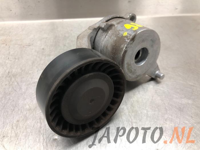 Usados Rodillo tensor correa múltiple Toyota Aygo (B40) 1.0 12V VVT-i Precio € 36,70 Norma de margen ofrecido por Japoto Parts B.V.