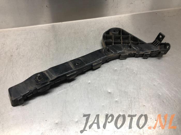 Rear bumper mounting bracket